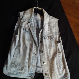 Customized Sleeveless Jean Jacket